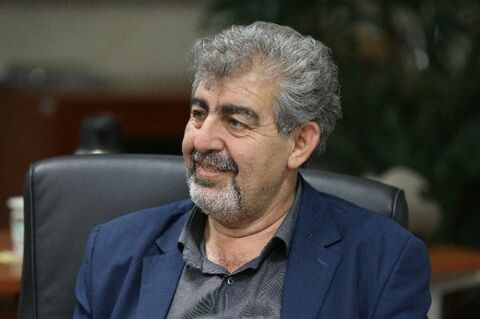 رانندگان کشور با توان دو برابری در خدمت زائران/ استفاده از ظرفیت حداکثری اتوبوس ها در ایام اربعین
 داوودی - کرمانشاه