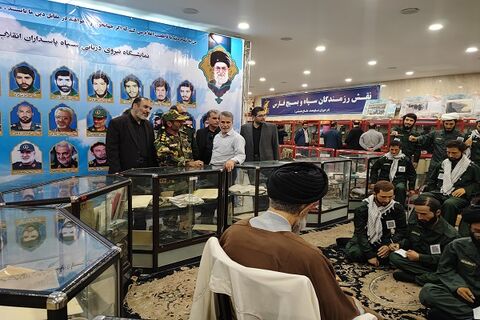 ایجاد موزه دفاع مقدس یک کار هنرمندانه در جهت ترویج معارف دفاع مقدس است مشاور عالی وزیر راه و شهرسازی در بازدید از موزه دفاع مقدس شیراز