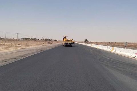 پایان عملیات روکش آسفالت گرم ورودی شهر اسدیه با اعتبار پیش از ۱۲ هزار میلیون ریال  پایان اسفالت گرم توپکا.jpg