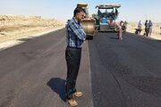 ببینید/ بازدید مدیر کل راه و شهرسازی سیستان و بلوچستان از عملیات آسفالت هفت کیلومتر باند دوم در محور زابل- زاهدان