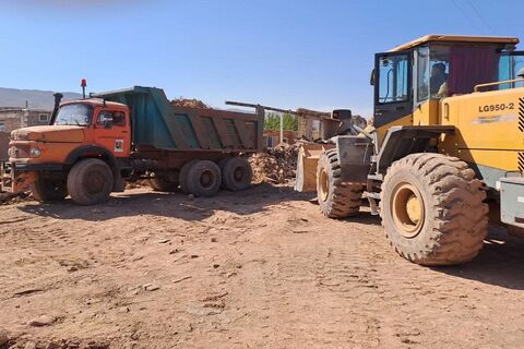 تحویل مصالح و اسکلتهای پیشساخته به زلزله زدگان خوی بعد از آواربرداری آواربرداری شهرستان خوی