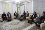 دیدار مشاور عالی وزیر راه و شهرسازی با خانواده شهدای آذربایجان غربی
