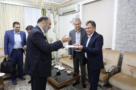 دیدار مشاور عالی وزیر راه و شهرسازی با خانواده شهدای آذربایجان غربی