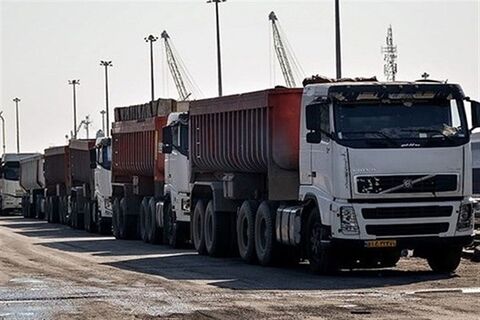 جابهجایی سه میلیون و ۸۰۰ هزار تن کالا در استان بوشهر طی شش ماه گذشته/ بارگیری و ورود ۵۳ هزار تن کالای اساسی و نهادههای دامی به استان بارگیری کالا در بوشهر