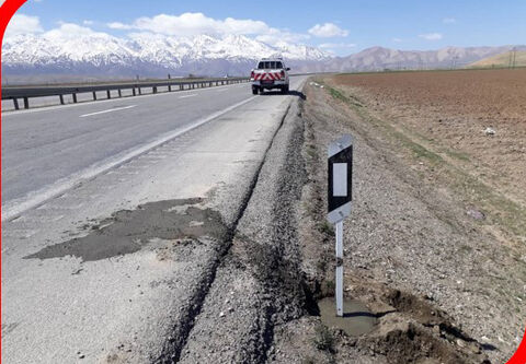 نصب بیش از ۷ هزار تابلو و علائم ایمنی در جاده های لرستان تابلو و علائم ایمنی