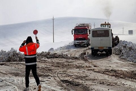 تعمیر اساسی ۱۵ پل بزرگ در محورهای مستعد وقوع سیلاب/ استقرار ۳۸ اکیپ راهداری در محورهای استان البرز برای طرح راهداری زمستانی راهداری زمستانی- برف روبی