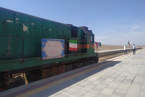 ببینید/  سوت قطار در خاش سیستان و بلوچستان به صدا درآمد