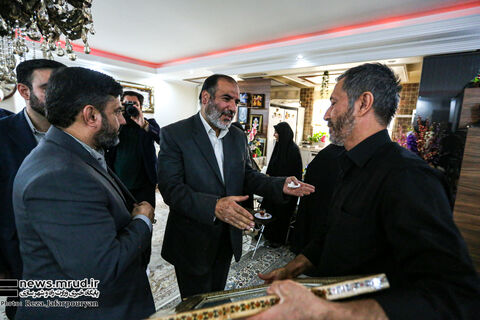 تداوم دیدار با خانواده شهدا سیاست وزارت راه و شهرسازی است  ببینید \ دیدار مشاور وزیر راه و شهرسازی در امور ایثارگران با خانواده شهید مدافع امنیت