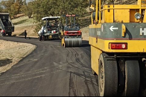 آغاز عملیات لکهگیری و روکش آسفالت محور یاسوج_بابامیدان روکش آسفالت سی سخت