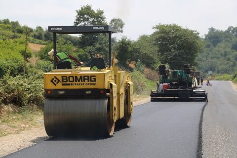 عملیات روکش آسفالت ۵ کیلومتر از راههای روستایی شهرستان رامسر مازندران