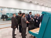 مهرداد بذرپاش امشب و در اولین روز کاری خود به مناسبت سالروز صنعت هواپیمایی ۱۶ آذر ( ۷ دسامبر) از مرکز کنترل فضای کشور بازدید کرد.