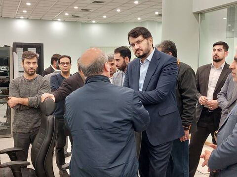 بازدید مهرداد بذرپاش وزیر راه و شهرسازی از مرکز کنترل فضای کشور/ نشست هم اندیشی رؤسای ادوار گذشته سازمان هواپیمایی کشوری مهرداد بذرپاش امشب و در اولین روز کاری خود به مناسبت سالروز صنعت هواپیمایی ۱۶ آذر ( ۷ دسامبر) از مرکز کنترل فضای کشور بازدید کرد.