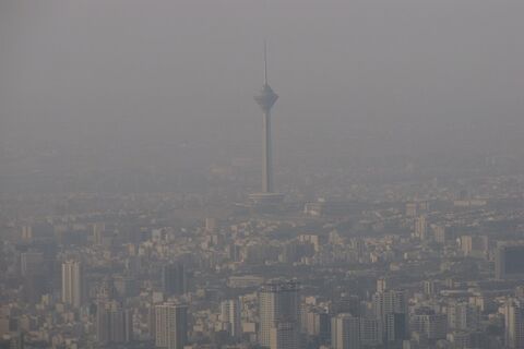 هشدار وضعیت نارنجی برای تهران و البرز/کاهش دما در نواحی شرقی کشور آلایندگی هوا