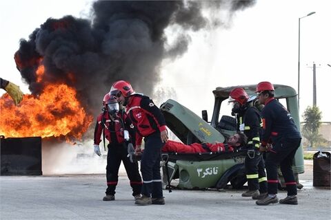 دوره آموزشی اطفاء حریق مخازن ذخیرهسازی فرآورده های نفتی در منطقه ویژه اقتصادی بندرامام خمینی(ره) برگزار شد آتش نشانی