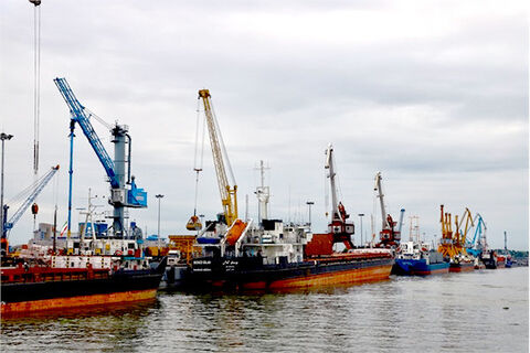 The first ro-ro ship berthed at the Anzali Port  The first ro-ro ship berthed at Anzali Port