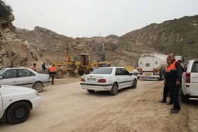 برداشتن سنگ های ۵۰ تنی از دروازه ورودی استان بوشهر و فارس