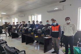 توزیع بیش از 700 کلاه ایمنی بین موتورسواران بوشهر