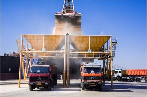 ثبت رکورد ٨١ هزار تن تخلیه کالای اساسی در هاب غلات کشور غلات