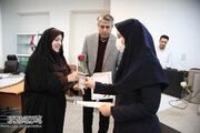 ببینید | تجلیل معاون توسعه مدیریت و منابع انسانی و مشاور امور بانوان وزارت راه و شهرسازی از بانوان این وزارتخانه