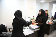 ببینید | تجلیل معاون توسعه مدیریت و منابع انسانی و مشاور امور بانوان وزارت راه و شهرسازی از بانوان این وزارتخانه