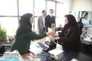 ببینید | تجلیل معاون توسعه مدیریت و منابع انسانی و مشاور امور بانوان وزارت راه و شهرسازی از بانوان این وزارتخانه