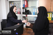 ببینید | تجلیل معاون توسعه مدیریت و منابع انسانی و مشاور امور بانوان وزارت راه و شهرسازی از بانوان این وزارتخانه
