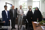 ببینید | تجلیل معاون توسعه مدیریت و منابع انسانی و مشاور امور بانوان وزارت راه و شهرسازی از بانوان این وزارتخانه