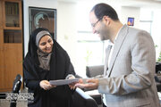 ببینید | تجلیل معاون توسعه مدیریت و منابع انسانی و مشاور امور بانوان وزارت راه و شهرسازی از بانوان این وزارتخانه