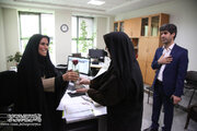 ببینید | تجلیل معاون توسعه مدیریت و منابع انسانی و مشاور امور بانوان وزارت راه و شهرسازی از بانوان این وزارتخانه