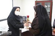 ببینید | تجلیل معاون توسعه مدیریت و منابع انسانی و مشاور امور بانوان وزارت راه و شهرسازی از بانوان این وزارتخانه