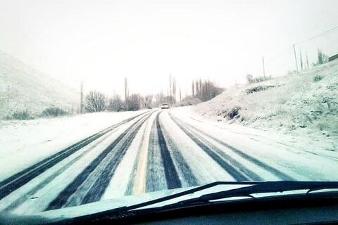 هشدار یخبندان در تهران و ۱۶ استان کشور/جاری شدن سیل و برخورد صاعقه در خوزستان،ایلام، بوشهر و نیمه غربی فارس برفروبی استان مرکزی