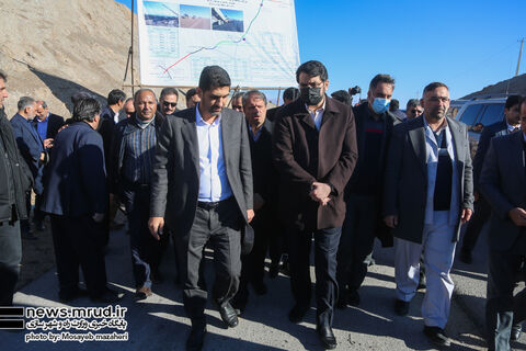 وزیر راه وشهرسازی از محور یزد- طبس بازدید کرد بازدید وزیر راه و شهرسازی از عملیات ساخت محور یزد-طبس و افتتاح قطعه اول بزرگراه اردکان-چوپانان