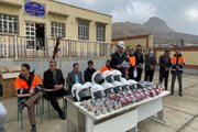 ارائه تجهیزات ایمنی به راکبان موتور سیکلت در شهرستان کوهدشت