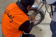 ارائه تجهیزات ایمنی به راکبان موتور سیکلت در شهرستان کوهدشت