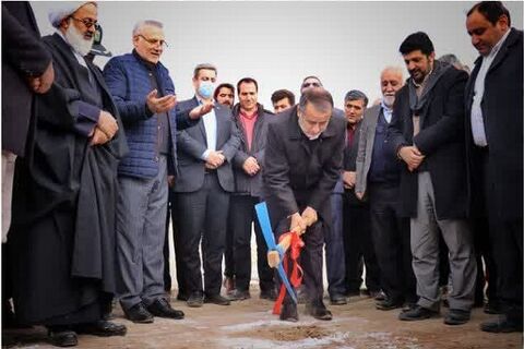 کلنگ زنی نخستین مجتمع خدماتی رفاهی آزادراه حرم تا حرم در استان سمنان کلنگ زنی مجتمع.jpg