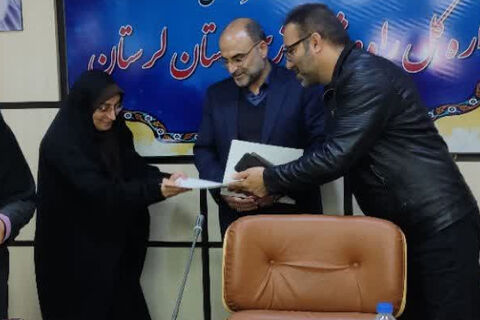 مراسم بزرگداشت روز زن در اداره کل راه و شهرسازی لرستان برگزار شد  روز زن راه و شهرسازی لرستان
