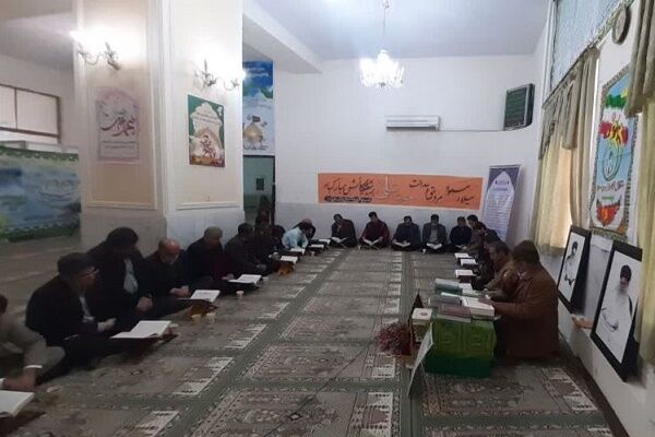محفل انس با قرآن کریم گرامیداشت دهه فجر در اداره کل راه و شهرسازی سیستان و بلوچستان برگزار شد محفل انس با قرآن