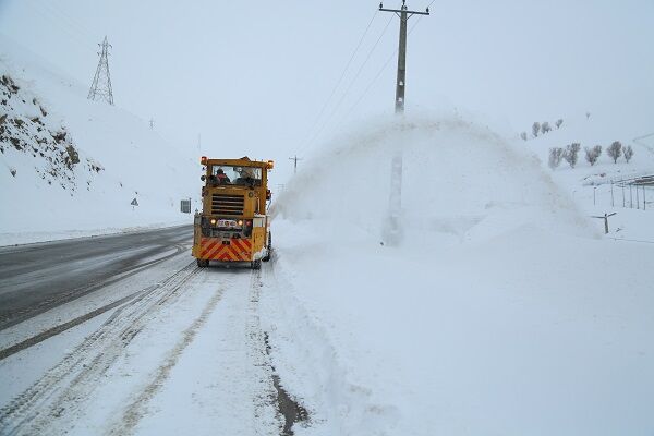 آغاز بارش برف در راههای ارتباطی استان اردبیل مازندران