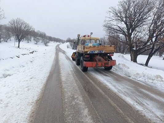 گرفتار شدن راهداران درپی سقوط بهمن گردنههای برف گیر شهرستان کوهرنگ   سقوط بهمن  در گردنه های برفگیر