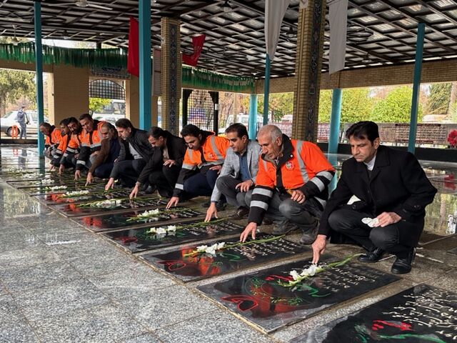 تجدید پیمان و ادای احترام راهداران استان با نثار گل به مقام شامخ شهدا تجدید پیمان و ادای احترام راهداران استان با نثار گل به مقام شامخ شهدا