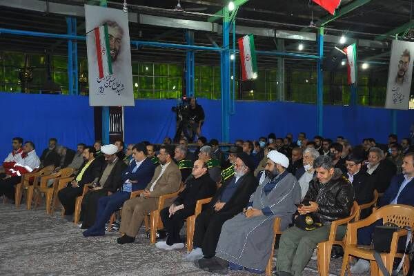 تجدید میثاق با شهدای اصفهان در نخستین روز دهه فجر  تجدید میثاق با شهدا اصفهان