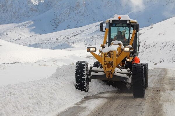 برفروبی ۷۰۰ کیلومتر از محورهای استان سمنان برف روبی شهمیرزاد.jpg