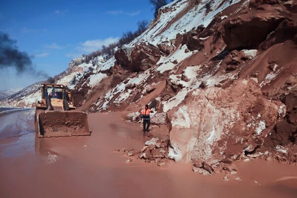 جاده یاسوج_شیرلز  تا یکساعت آینده کامل بازگشایی میشود ریزش برداری و پاکسازی