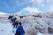 صعود کوهنوردان وزارت راه و شهرسازی به قله ۴۰۵۰ متری تفتان در استان سیستان و بلوچستان