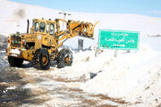 تصاویری زیبا از تلاش مستمر راهداران برای برفروبی راه روستایی وفس در شهرستان کمیجان