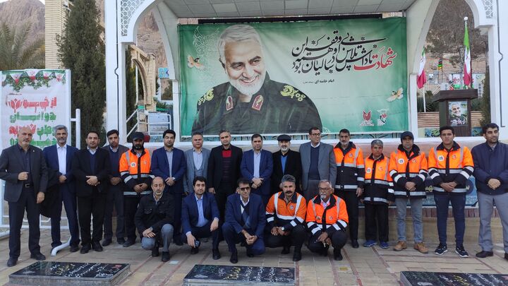 حضور مدیران کل شورای هماهنگی راه و شهرسازی استان کرمان در گلزار شهدای شهر کرمان و تجدید میثاق با شهدا گلزار شهدا