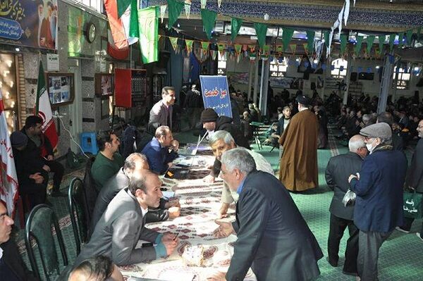 استقرار میز خدمت ادارات راه و شهرسازی شهرستان های استان اصفهان در مصلی نماز جمعه