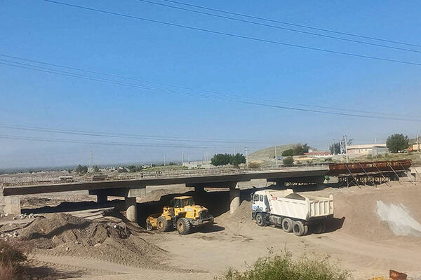 پل ورودی منوجان ۵۵ درصد پیشرفت فیزیکی دارد پل منوجان جنوب کرمان