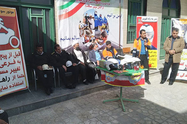 آموزش و اهدای تجهیزات به موتور سواران در شهرستان پلدختر آموزش و اهدای تجهیزات به موتور سواران در شهرستان پلدختر