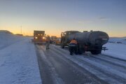 امدادرسانی به خودروهای گرفتار در برف